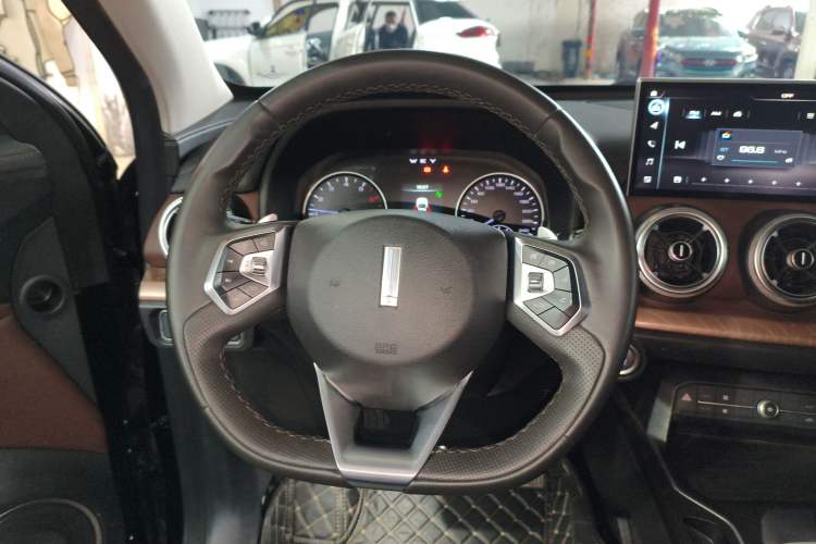 Used Wey VV5 2021 1.5T Two-Wheel Drive Color Pioneer Steering Wheel