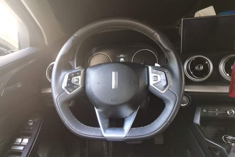 Used Wey VV5 2021 1.5T Two-Wheel Drive Color Pioneer Steering Wheel