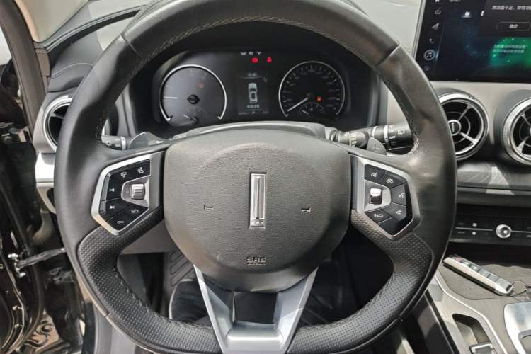 Used Wey VV5 2021 1.5T Two-Wheel Drive Color Pioneer Steering Wheel