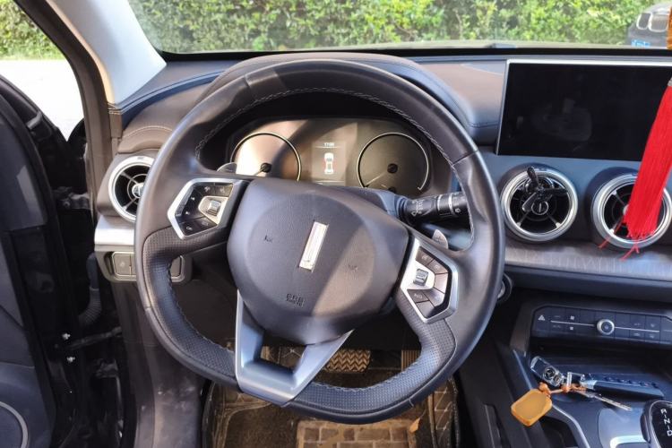 Used Wey VV5 2021 1.5T Two-Wheel Drive Color Pioneer Steering Wheel