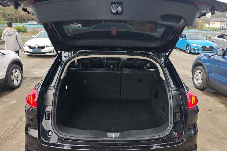 Used Wey VV5 2021 1.5T Two-Wheel Drive Color Pioneer Trunk
