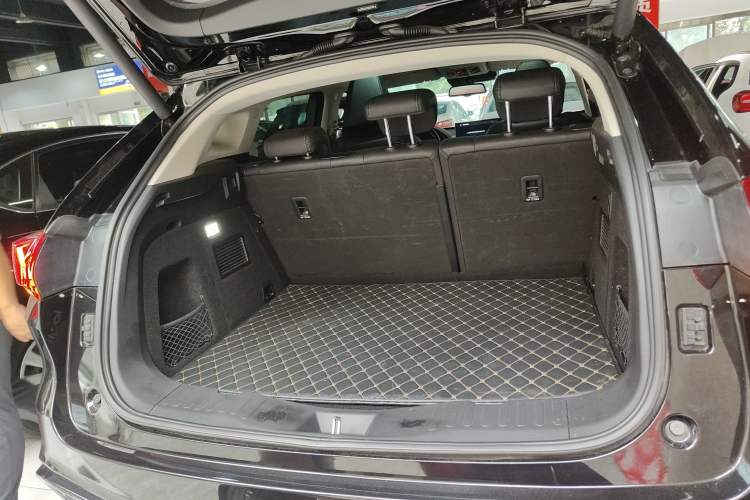 Used Wey VV5 2021 1.5T Two-Wheel Drive Smart Pioneer Trunk