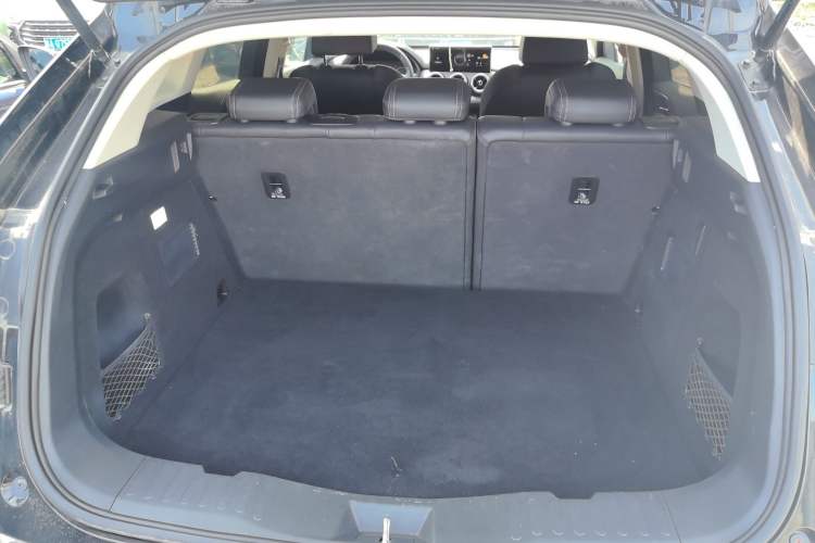 Used Wey VV5 2021 1.5T Two-Wheel Drive Color Pioneer Trunk