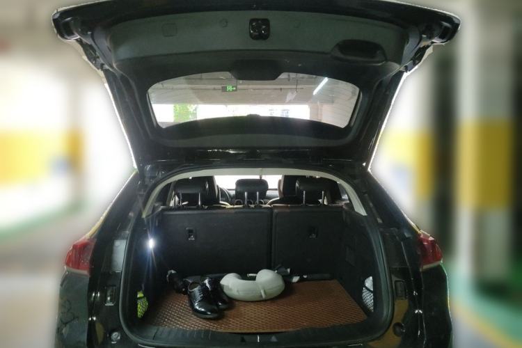 Used Wey VV5 2021 1.5T Two-Wheel Drive Color Pioneer Trunk