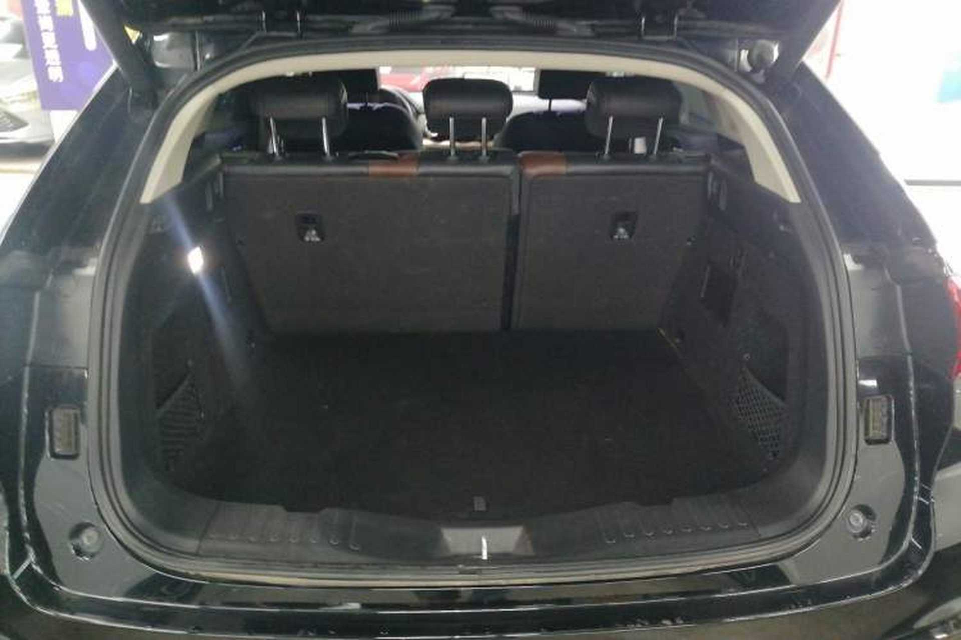 Used Wey VV5 2021 1.5T Two-Wheel Drive Smart Pioneer Trunk