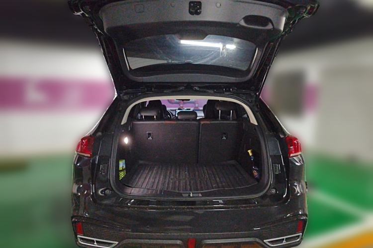 Used Wey VV5 2021 1.5T Two-Wheel Drive Color Pioneer Trunk