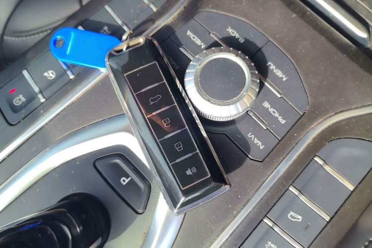 Used Wey VV5 2021 1.5T Two-Wheel Drive Color Pioneer Vehicle Key