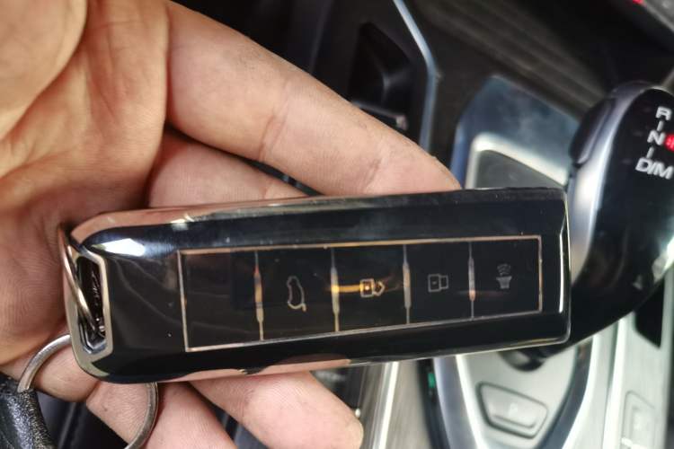 Used Wey VV5 2021 1.5T Two-Wheel Drive Color Pioneer Vehicle Key