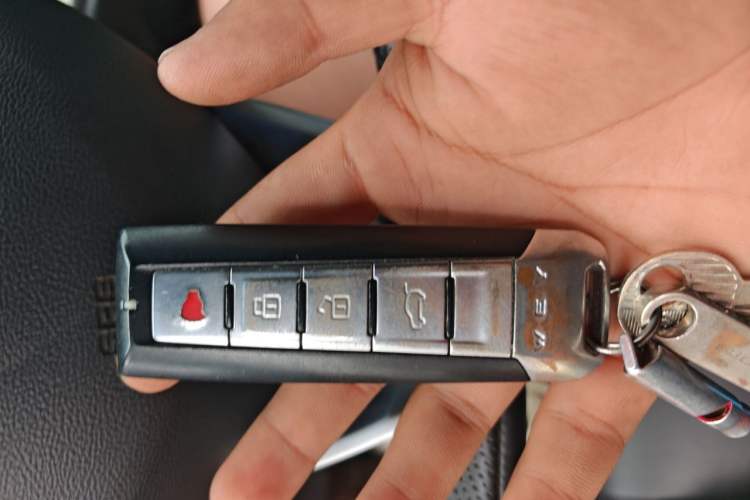Used Wey VV5 2021 1.5T Two-Wheel Drive Color Pioneer Vehicle Key