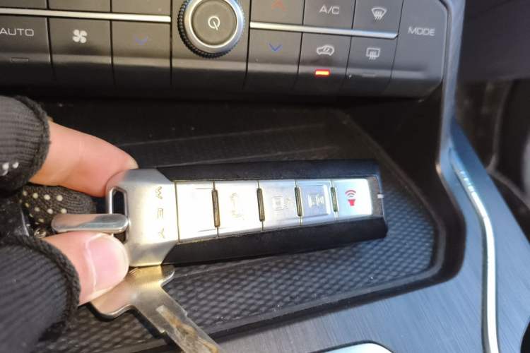 Used Wey VV5 2021 1.5T Two-Wheel Drive Color Pioneer Vehicle Key