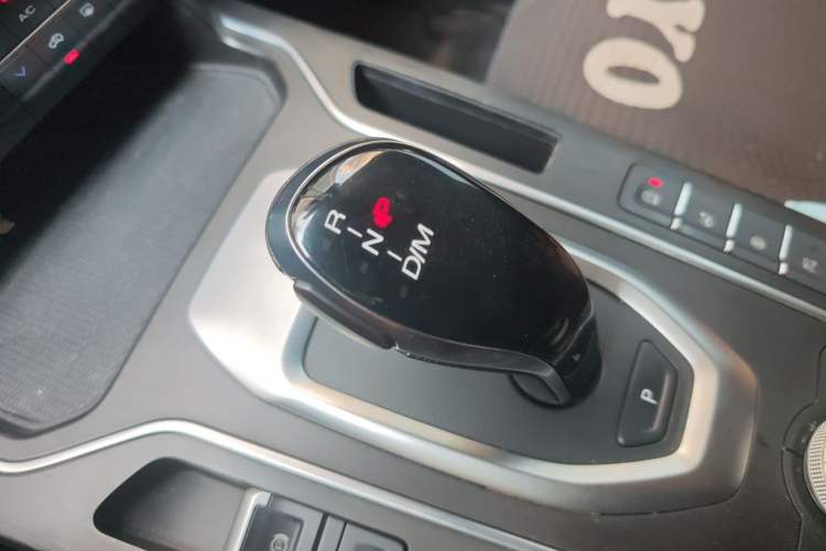 Used Wey VV5 2021 1.5T Two-Wheel Drive Color Pioneer Gear Lever