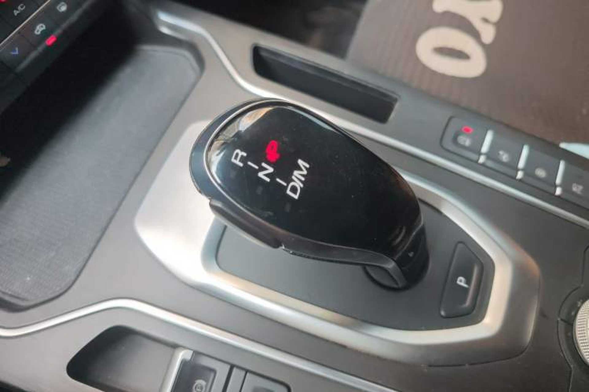 Used Wey VV5 2021 1.5T Two-Wheel Drive Color Pioneer Gear Lever