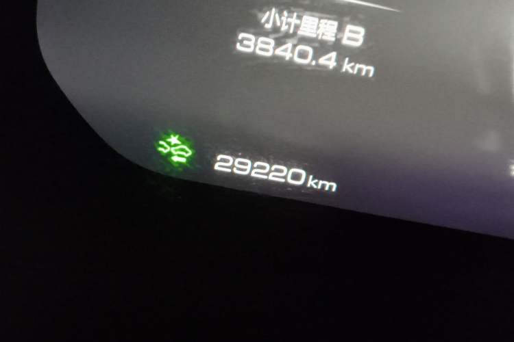 Used Wey VV5 2021 1.5T Two-Wheel Drive Smart Pioneer Odometer Close Up
