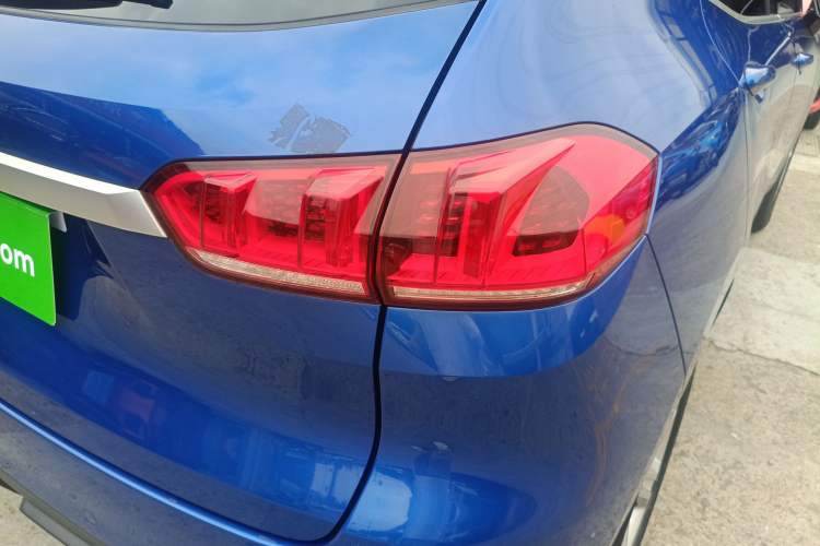 Used Wey VV5 2021 1.5T Two-Wheel Drive Color Pioneer Right Rear Taillight
