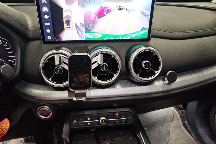 Used Wey VV5 2021 1.5T Two-Wheel Drive Color Pioneer Audio And AC Panel