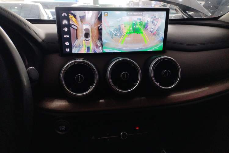 Used Wey VV5 2021 1.5T Two-Wheel Drive Smart Pioneer Audio And AC Panel
