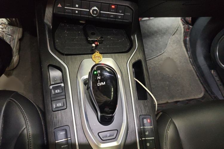 Used Wey VV5 2021 1.5T Two-Wheel Drive Color Pioneer Gear Lever