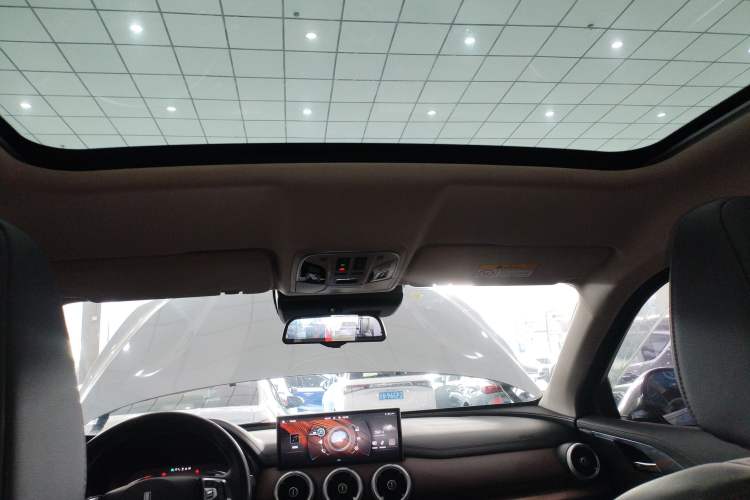 Used Wey VV5 2021 1.5T Two-Wheel Drive Smart Pioneer Headliner