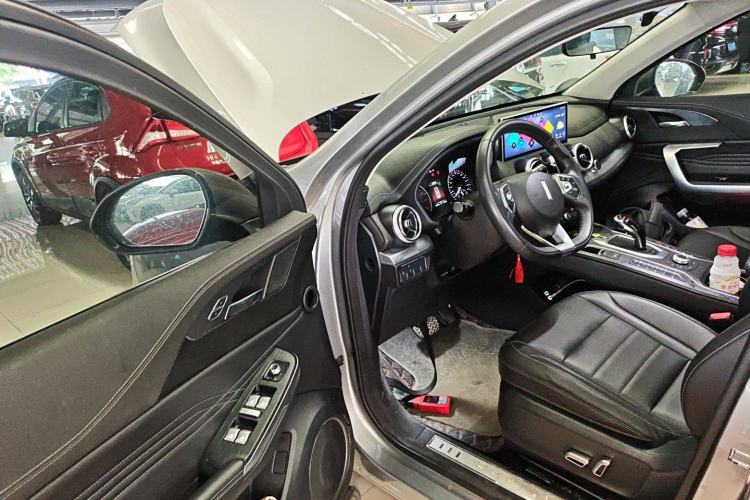 Used Wey VV5 2021 1.5T Two-Wheel Drive Color Pioneer Interior 3