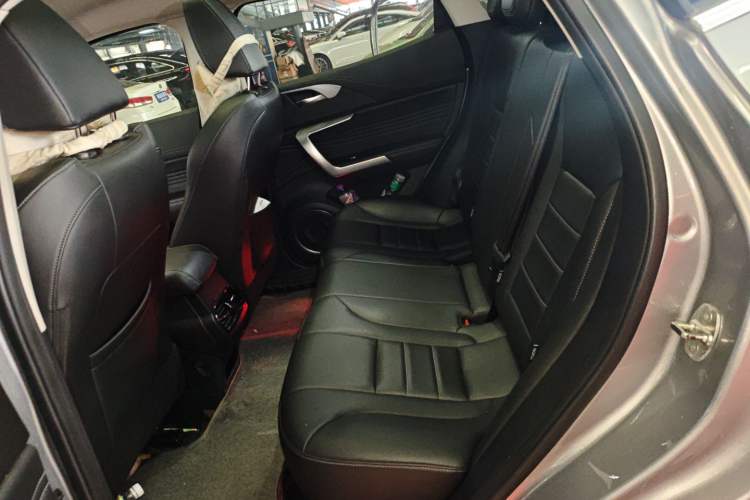 Used Wey VV5 2021 1.5T Two-Wheel Drive Color Pioneer Interior 4