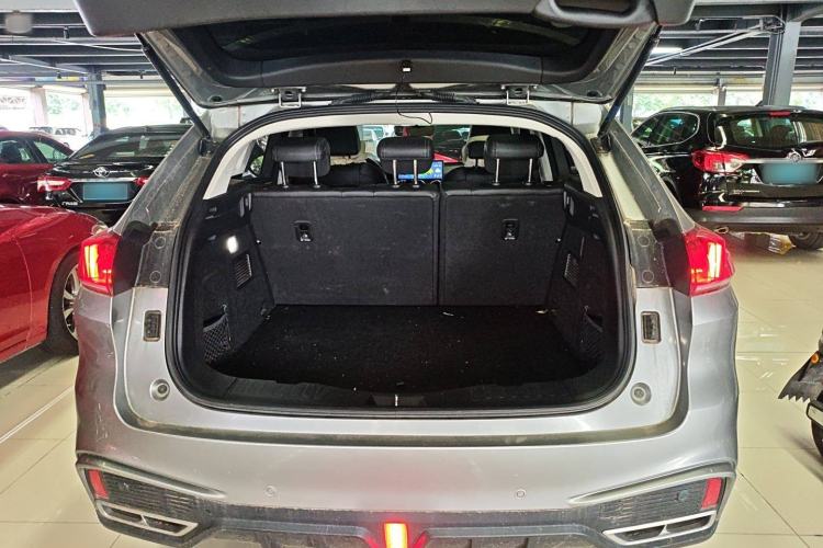 Used Wey VV5 2021 1.5T Two-Wheel Drive Color Pioneer Trunk