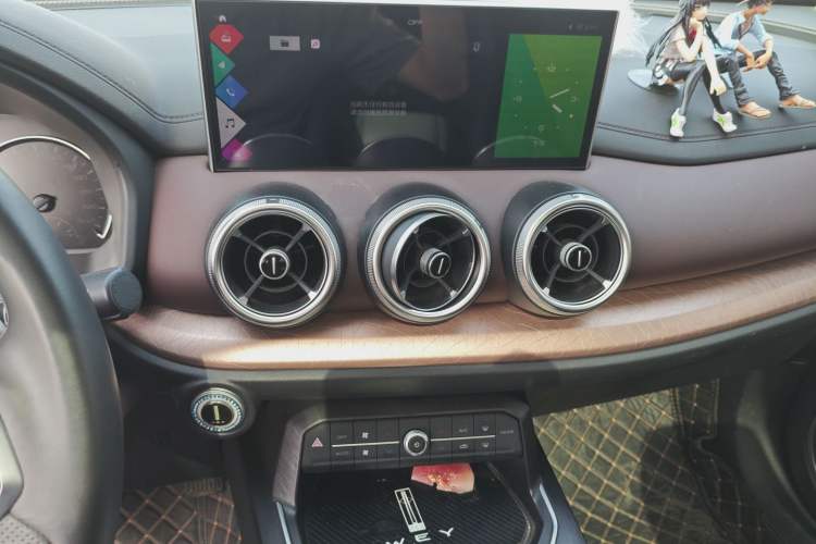 Used Wey VV5 2021 1.5T Two-Wheel Drive Color Pioneer Audio And AC Panel