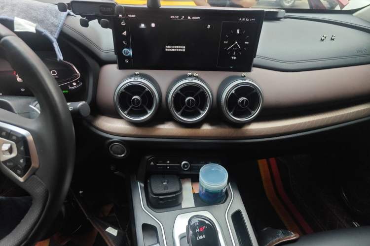 Used Wey VV5 2021 1.5T Two-Wheel Drive Smart Pioneer Audio And AC Panel