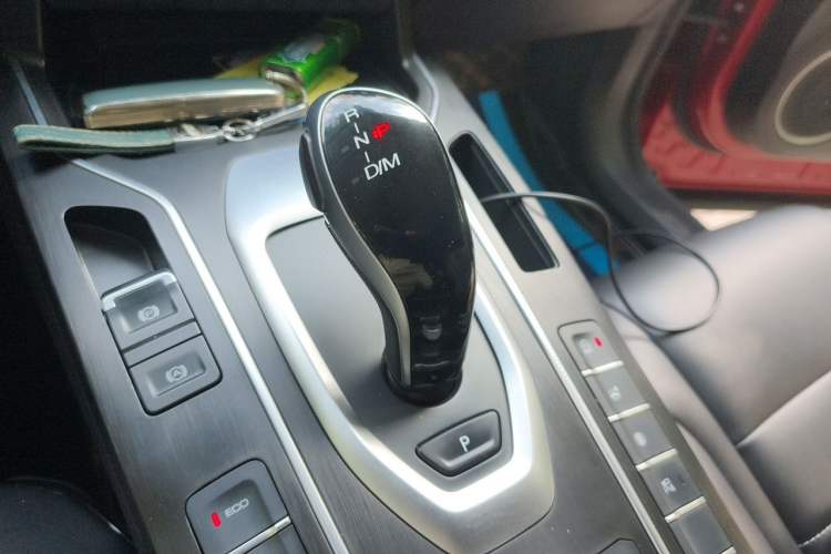 Used Wey VV5 2021 1.5T Two-Wheel Drive Color Pioneer Gear Lever