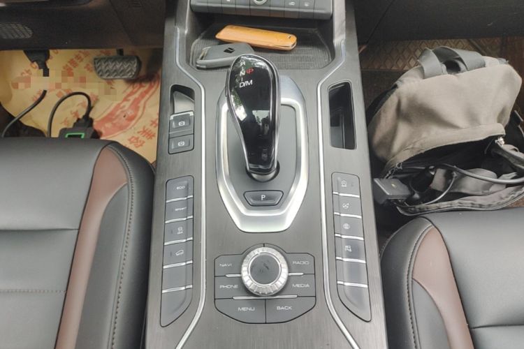 Used Wey VV5 2021 1.5T Two-Wheel Drive Color Pioneer Gear Lever