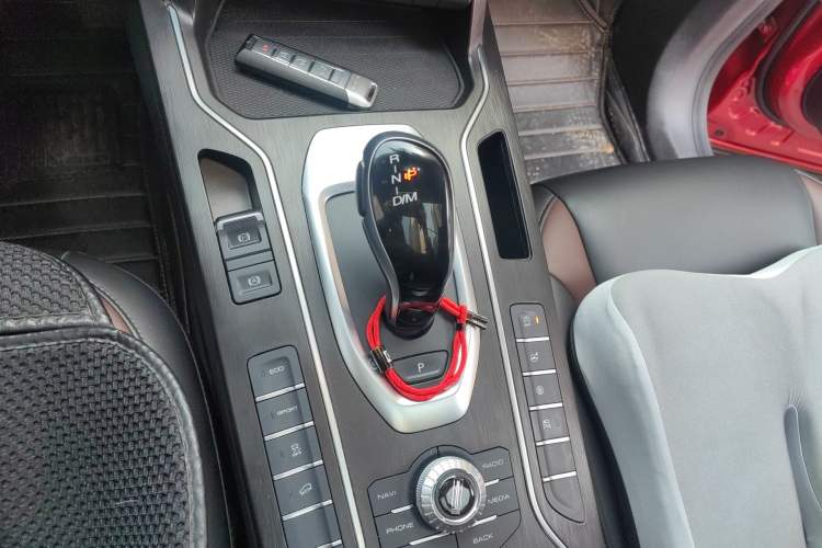 Used Wey VV5 2021 1.5T Two-Wheel Drive Color Pioneer Gear Lever