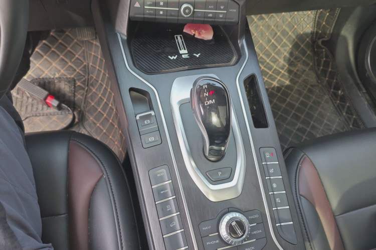 Used Wey VV5 2021 1.5T Two-Wheel Drive Color Pioneer Gear Lever