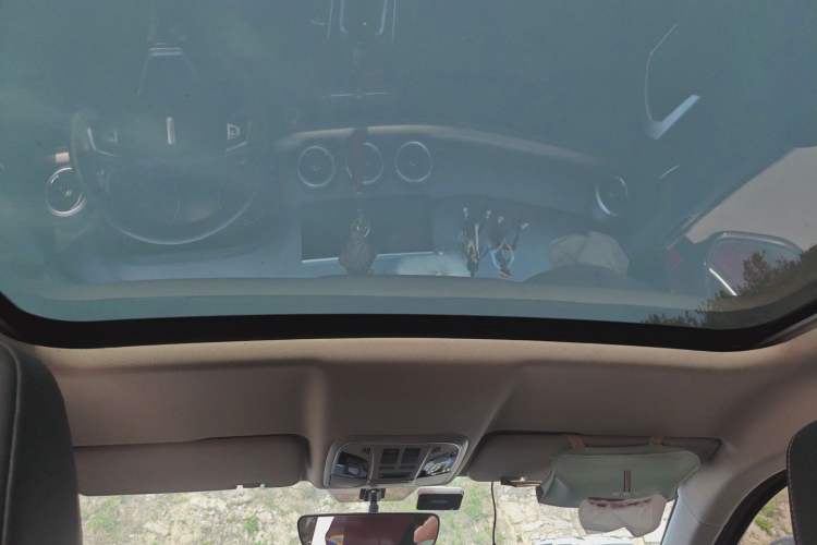 Used Wey VV5 2021 1.5T Two-Wheel Drive Color Pioneer Headliner