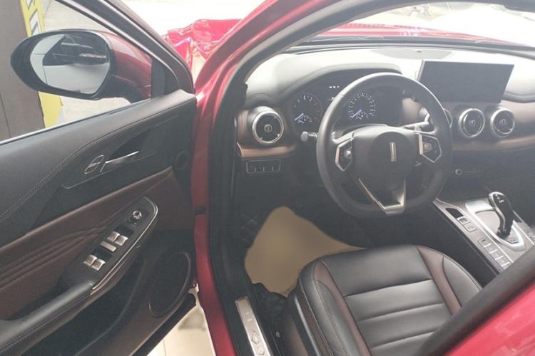 Used Wey VV5 2021 1.5T Two-Wheel Drive Color Pioneer Interior 2
