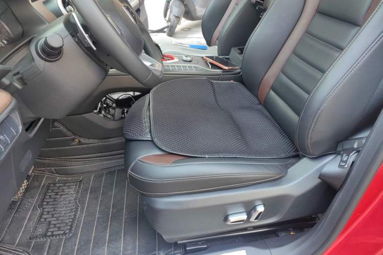 Used Wey VV5 2021 1.5T Two-Wheel Drive Color Pioneer Left Front Seat