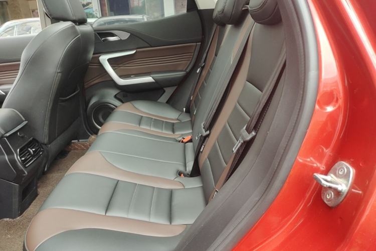 Used Wey VV5 2021 1.5T Two-Wheel Drive Color Pioneer Left Rear Seat