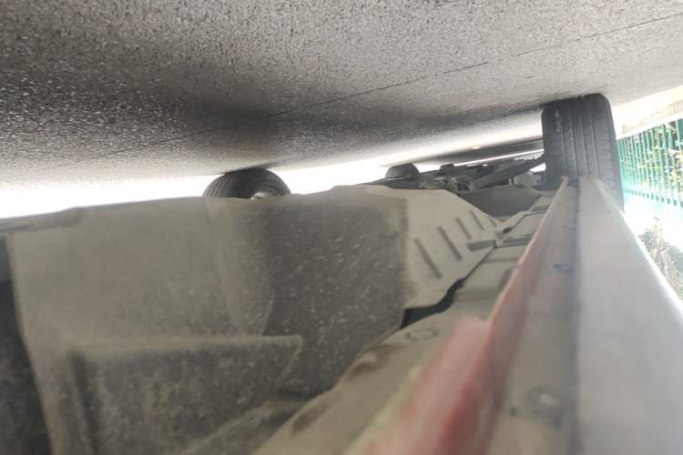 Used Wey VV5 2021 1.5T Two-Wheel Drive Color Pioneer Left Side Sill