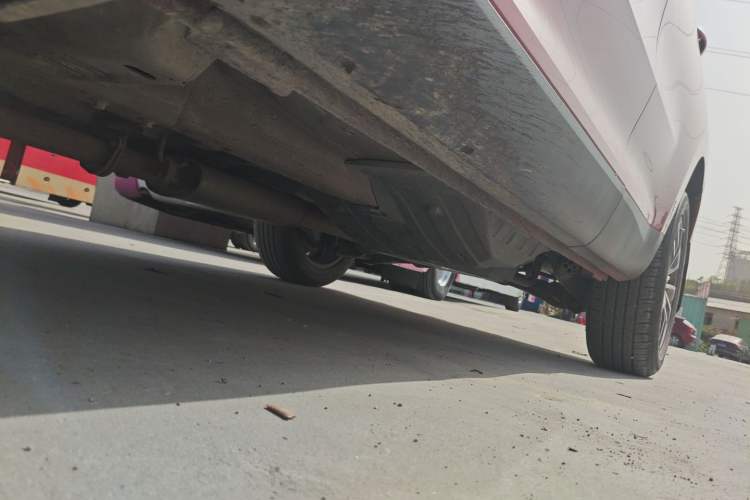 Used Wey VV5 2021 1.5T Two-Wheel Drive Color Pioneer Left Side Sill