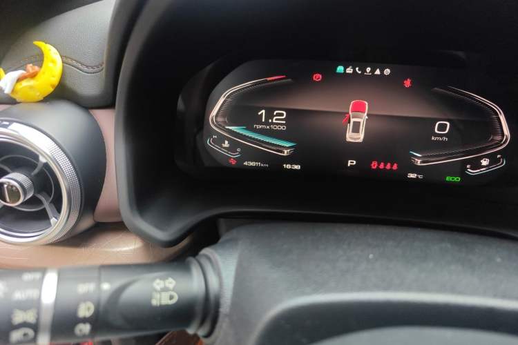 Used Wey VV5 2021 1.5T Two-Wheel Drive Smart Pioneer Odometer Close Up