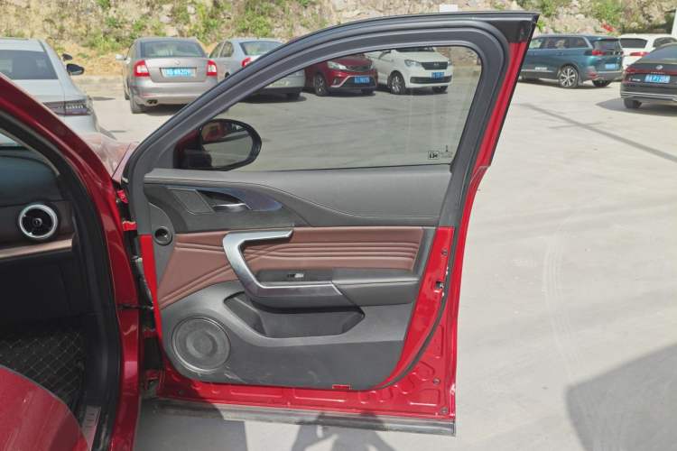 Used Wey VV5 2021 1.5T Two-Wheel Drive Color Pioneer Right Front Door Interior