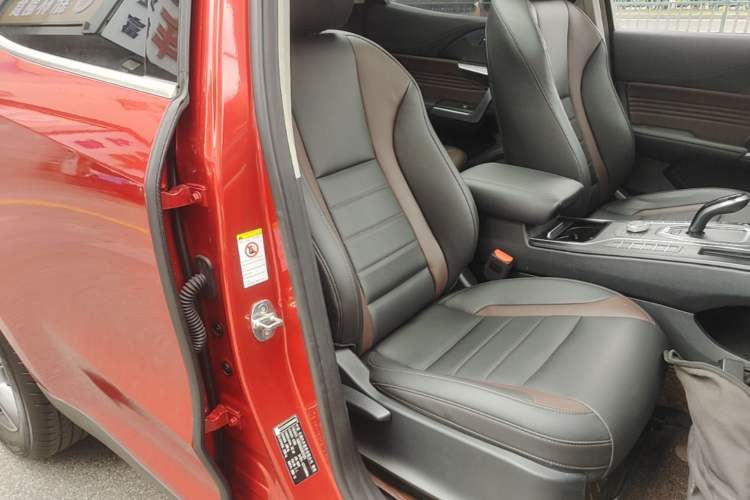 Used Wey VV5 2021 1.5T Two-Wheel Drive Color Pioneer Right Front Seat