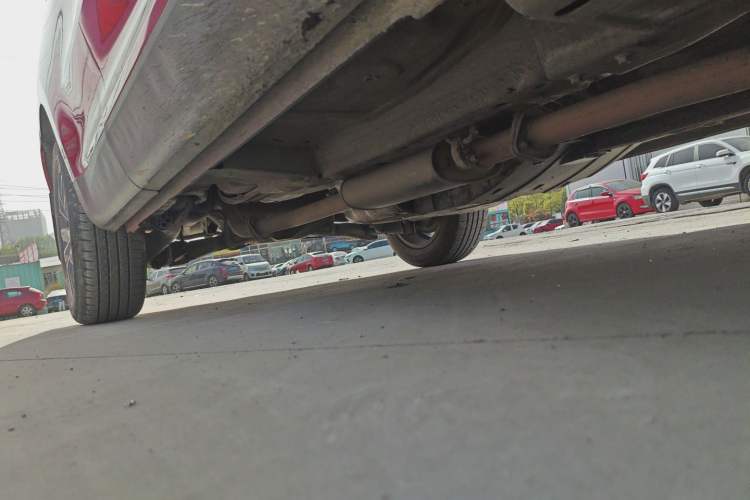 Used Wey VV5 2021 1.5T Two-Wheel Drive Color Pioneer Right Side Sill