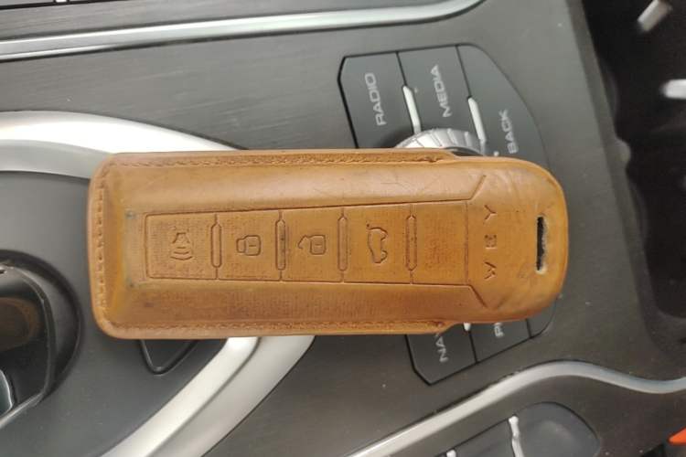 Used Wey VV5 2021 1.5T Two-Wheel Drive Color Pioneer Vehicle Key