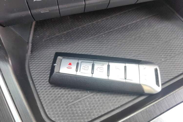 Used Wey VV5 2021 1.5T Two-Wheel Drive Color Pioneer Vehicle Key