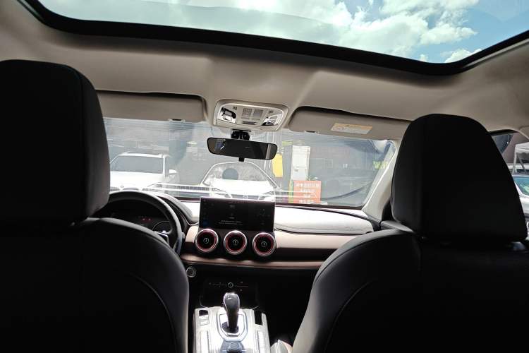 Used Wey VV5 2021 1.5T Two-Wheel Drive Color Pioneer Headliner