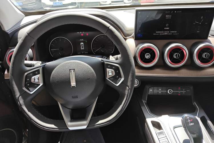 Used Wey VV5 2021 1.5T Two-Wheel Drive Color Pioneer Interior 2