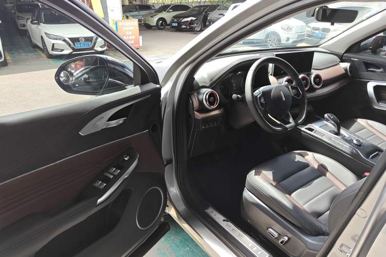 Used Wey VV5 2021 1.5T Two-Wheel Drive Color Pioneer Interior 3