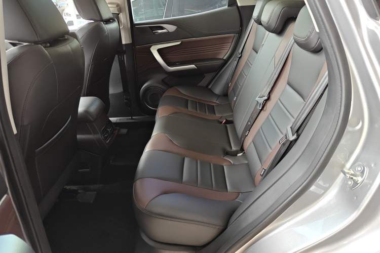 Used Wey VV5 2021 1.5T Two-Wheel Drive Color Pioneer Interior 4