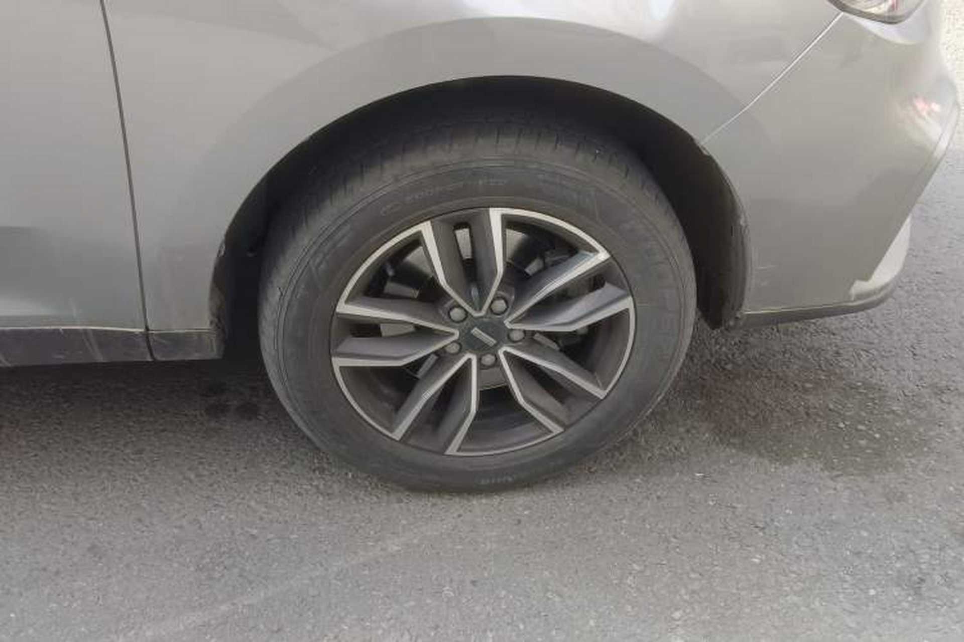 Used Wey VV5 2021 1.5T Two-Wheel Drive Color Pioneer Right Front Wheel Hub