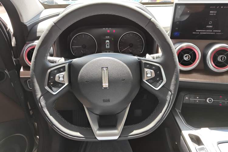 Used Wey VV5 2021 1.5T Two-Wheel Drive Color Pioneer Steering Wheel