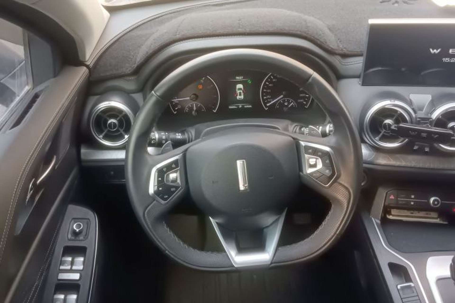 Used Wey VV5 2021 1.5T Two-Wheel Drive Color Pioneer Steering Wheel